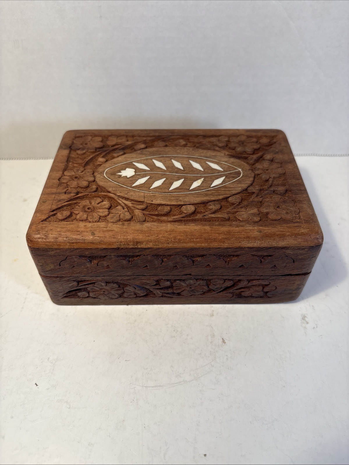VTG  Wooden Hand Carved Jewelry Trinket Box Hinged Lid MADE INDIA INLAID Felt