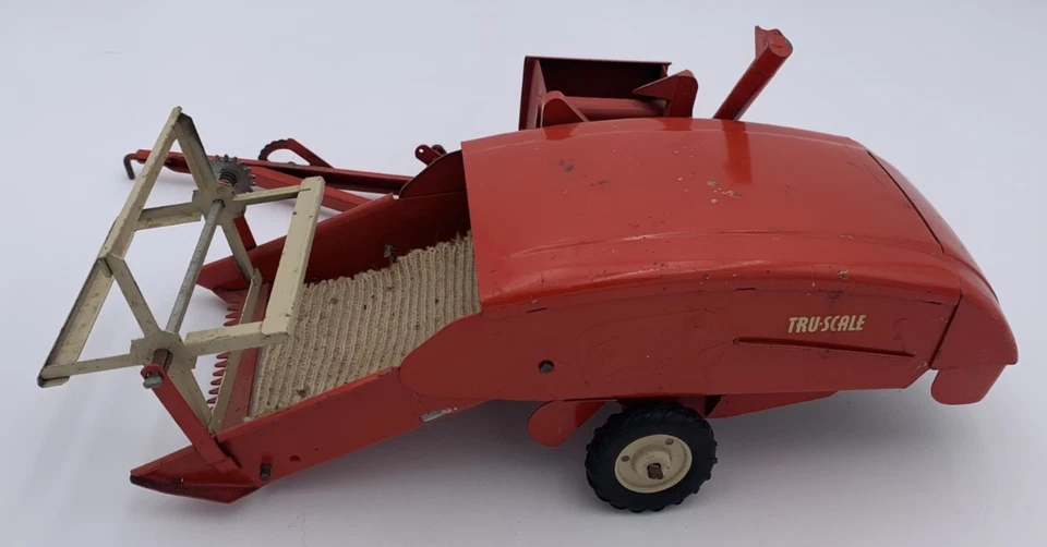 Vintage 1950's Tru-Scale Pull Type Combine 1/16 Scale Toy Farm Implement - Image 2 of 4