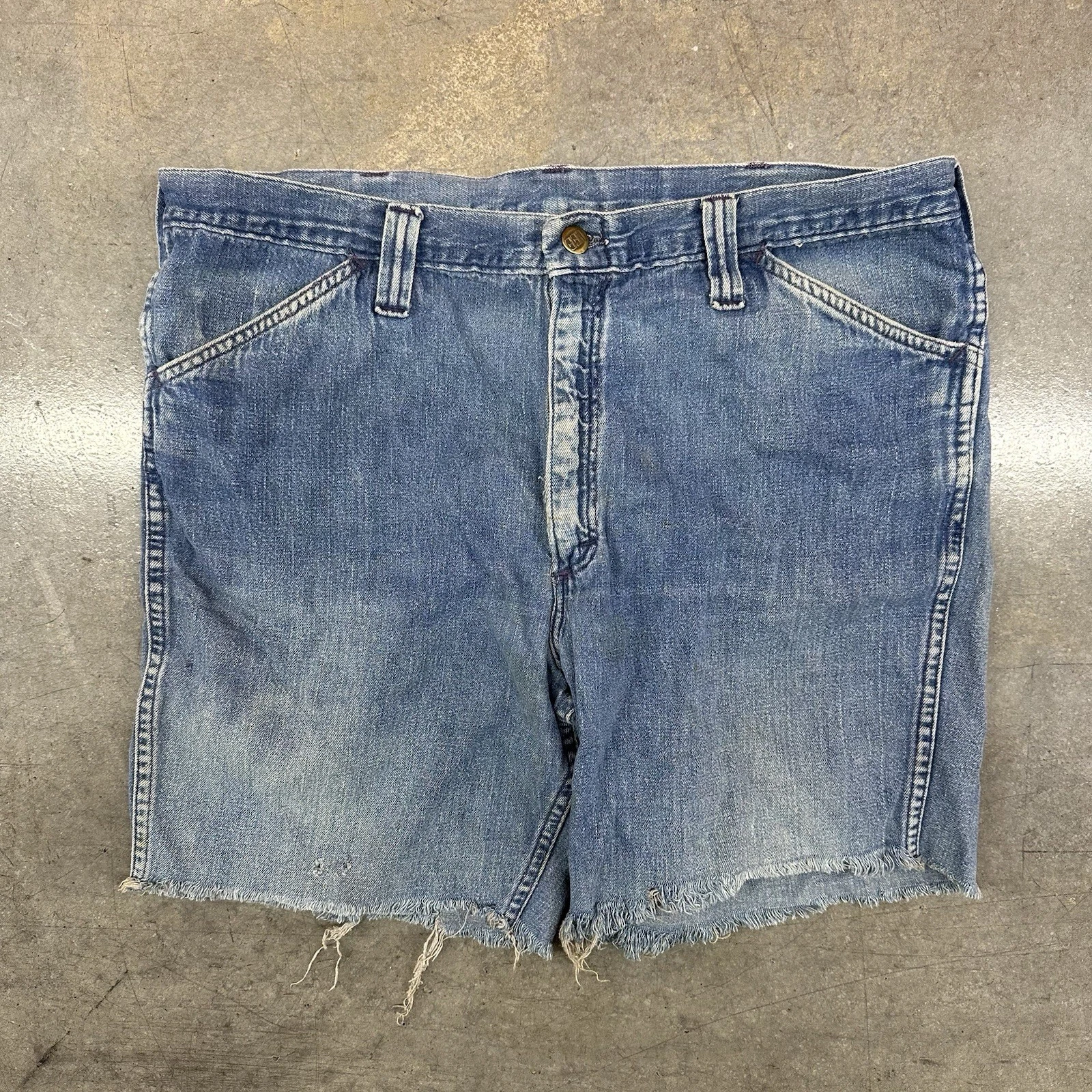 Vintage 1960s Lee Denim Cut Off Shorts Sanforized USA Made Men’s Size 36 In True
Opens in a new wind
