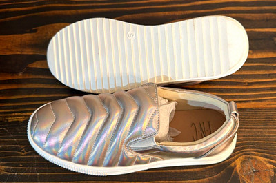 INC Girls Silver Iridescent Slip-On Low Top Sneakers Round Toe Size 5