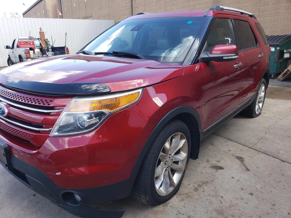 Pinza de freno trasera derecha Ford Explorer 2013 Silver Limited Foto 3 de 4