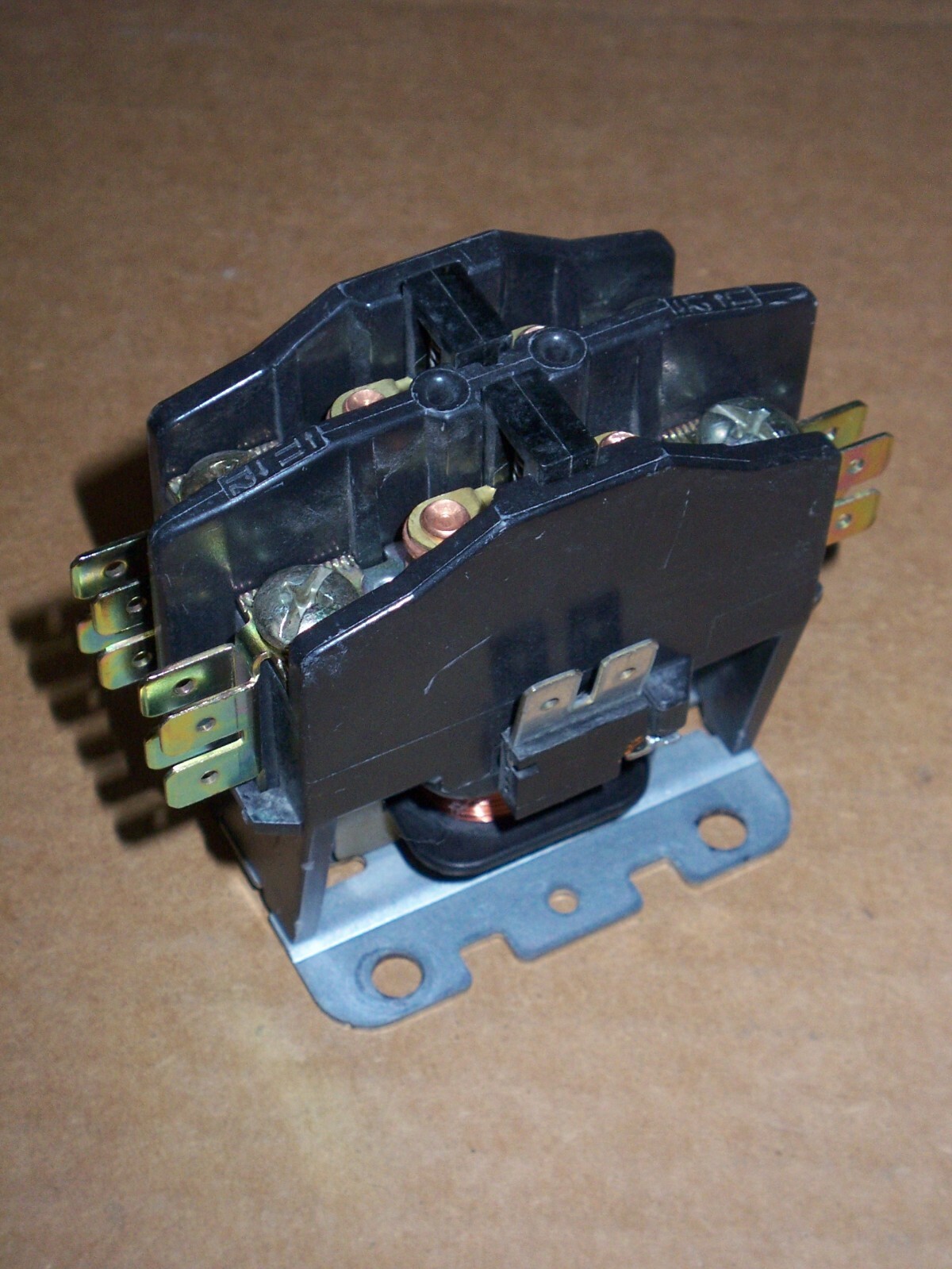 Contacteur Furnas 45CG10AJA - 1 Pôle 20A - Bobine 24V - Neuf Sous Emballage