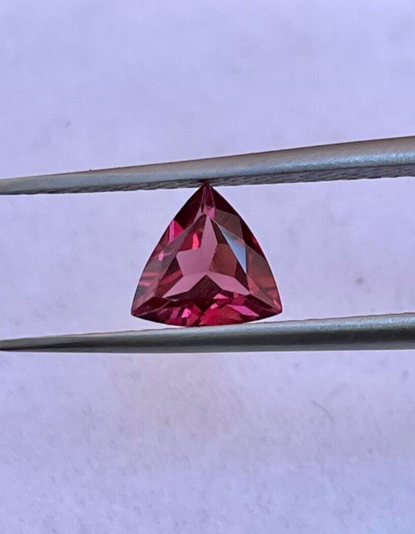 Grenat Rhodolite naturel de 1.4 Carats, gemme de prestige taillée pour haute joaillerie sur mesure