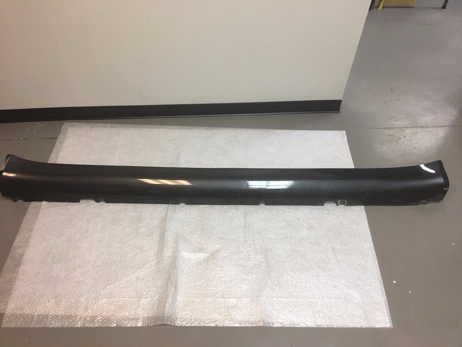 2008-2011 MASERATI QUATROPORTTE ROCKER MOLDING RIGHT SIDE FACTORY OEM