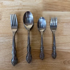 International Stainless Flatware 20 PCS