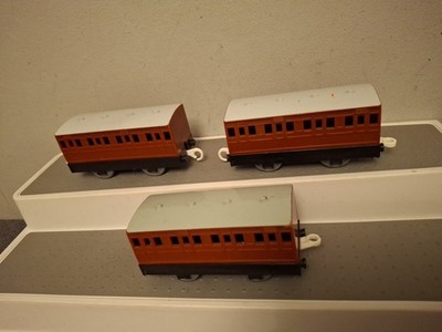THOMAS THE TANK ENGINE & FRIENDS TOMY TRACKMASTER TRAIN 3 X OLIVERS COACHS