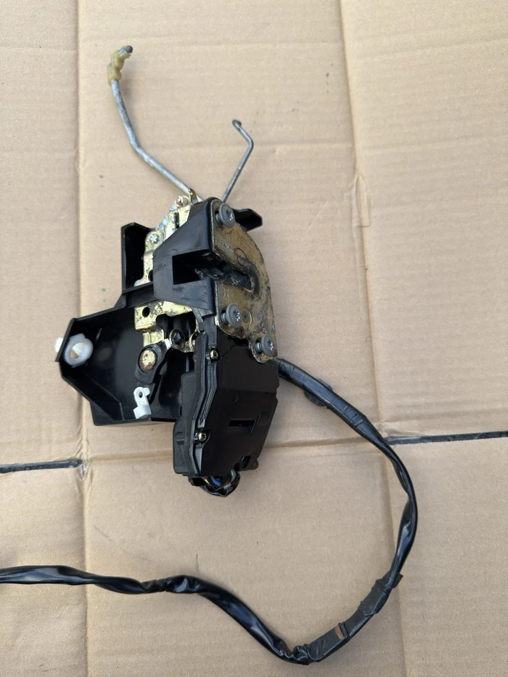 Actuador de bloqueo de puerta lateral pasajero delantero derecho Toyota Avalon 95-99 PROBADO POR FABRICANTE DE EQUIPOS ORIGINALES Foto 4 de 4