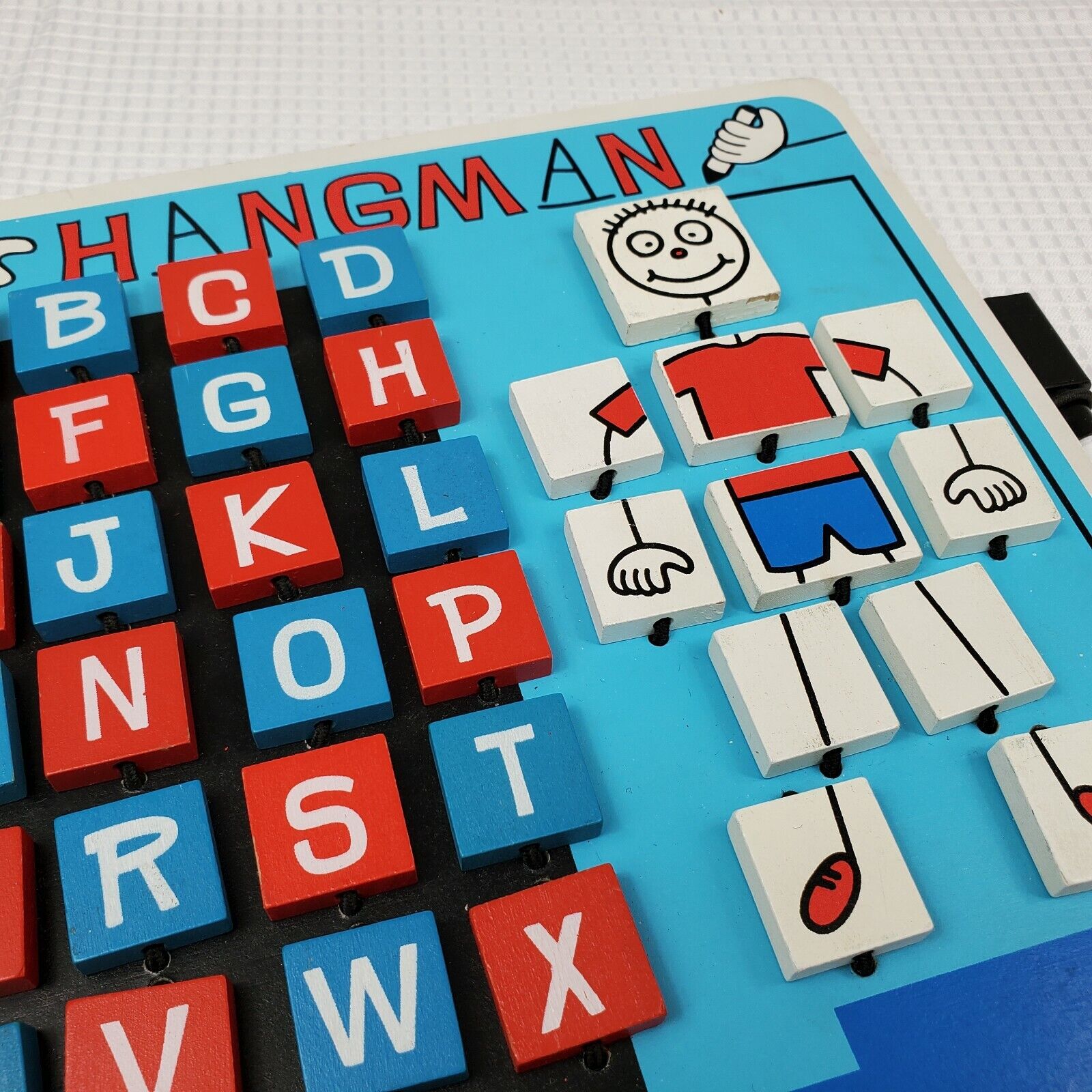 Melissa & Doug Flip-to-Win Travel Game Hangman – Lakeland Baby and Teen  Furniture