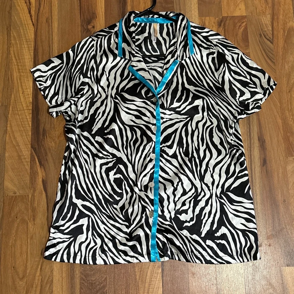 Conjunto de 2 piezas de pijama pantalones cortos camisa negro blanco satinado leopardo salón top mediano Foto 3 de 4