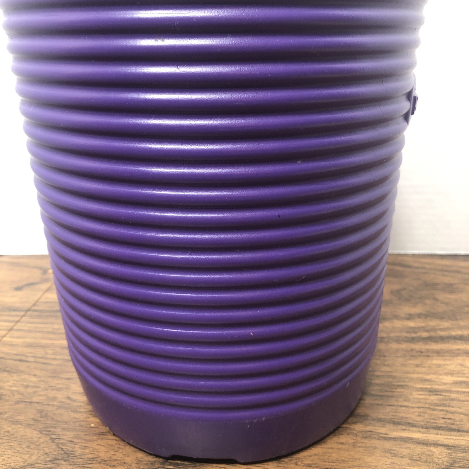 Genuine Rubbermaid Plastic 1 Gallon Outdoor Water Jug Cooler *RARE PURPLE* 156A