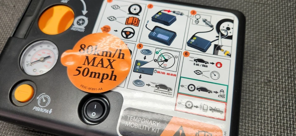 Inflador de neumáticos de emergencia Ford Mustang GT V6 2015-2023 - FABRICANTE DE EQUIPOS ORIGINALES Foto 2 de 4