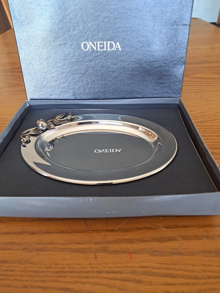 Oneida 18/8 Stainless W/ Gold Electroplate Oval 9"x7" Apple & Twigs Serving Tray - Image 2 of 4