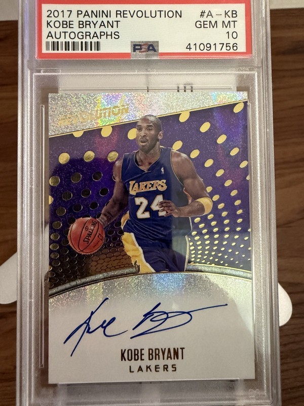 PSA 10 2017-18 Kobe Bryant Panini Revolution On Card Auto #A-KB