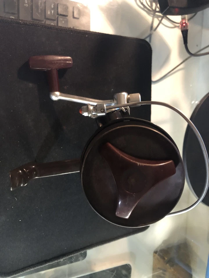 Vintage DAIWA 7700A OPEN FACE FISHING SPIN CASTING REEL Very Good Shape - Image 4 of 4