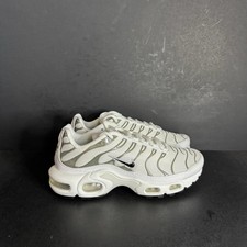 Nike Air Max Plus SE White Chrome Silver HJ9743-100 Women's Size 5.5 New No Lid