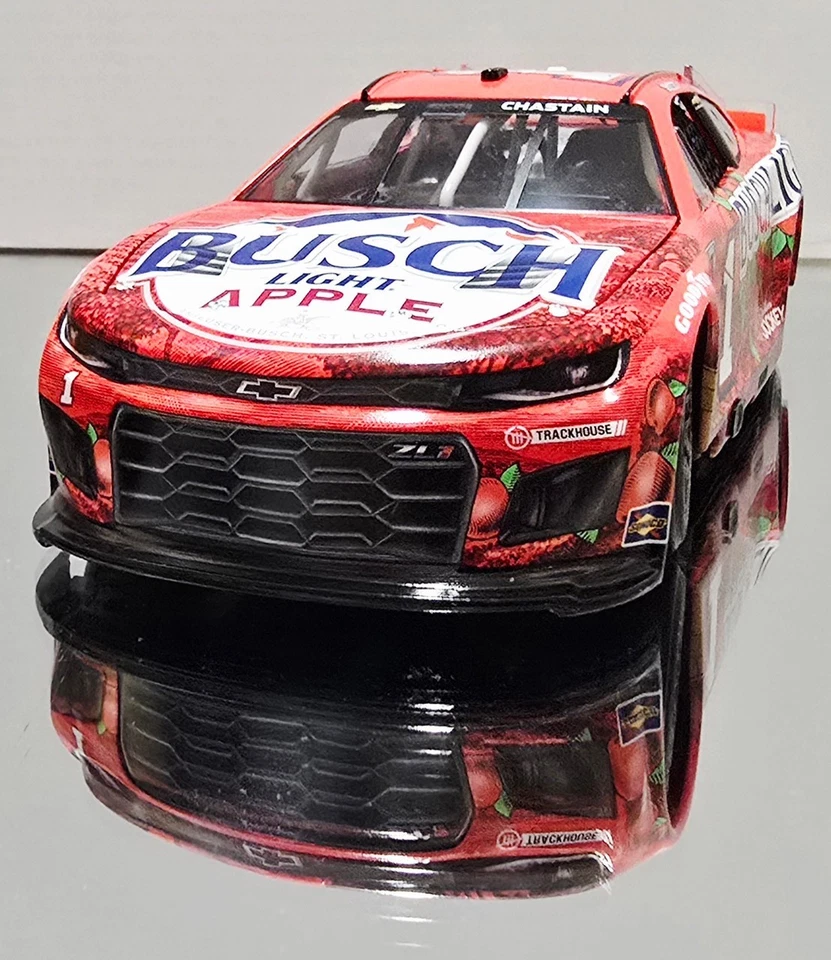 ROSS CHASTAIN 2025 BUSCH LIGHT APPLE 1/24 ARC DIECAST - Image 2 of 4