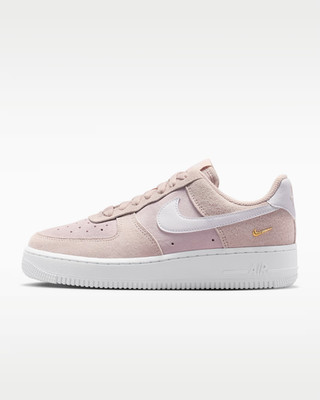 Nike Air Force 1 '07 Damenschuhe in Silt Red/Pink Foam/Metallic Gold/White