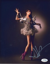Juliette Lewis Signed Autographed 8x10 Photo Sexy Pose Shot Cape Fear ACOA