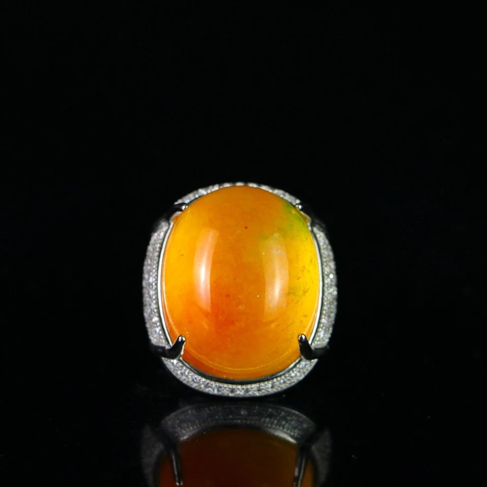 Anillo de jadeíta amarillo natural con montura de diamantes piedras preciosas ovaladas Foto 3 de 4