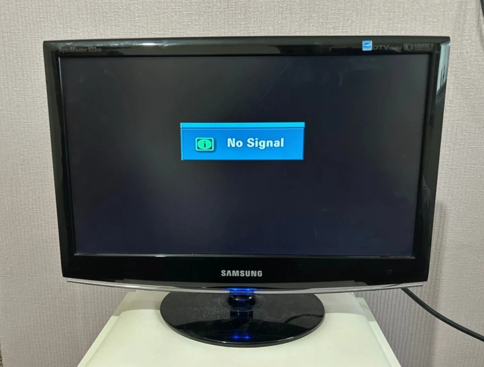 Samsung SyncMaster LS19CFEKF 19” HD Ready LCD TV/Monitor With Freeview No Remote - Image 2 of 4