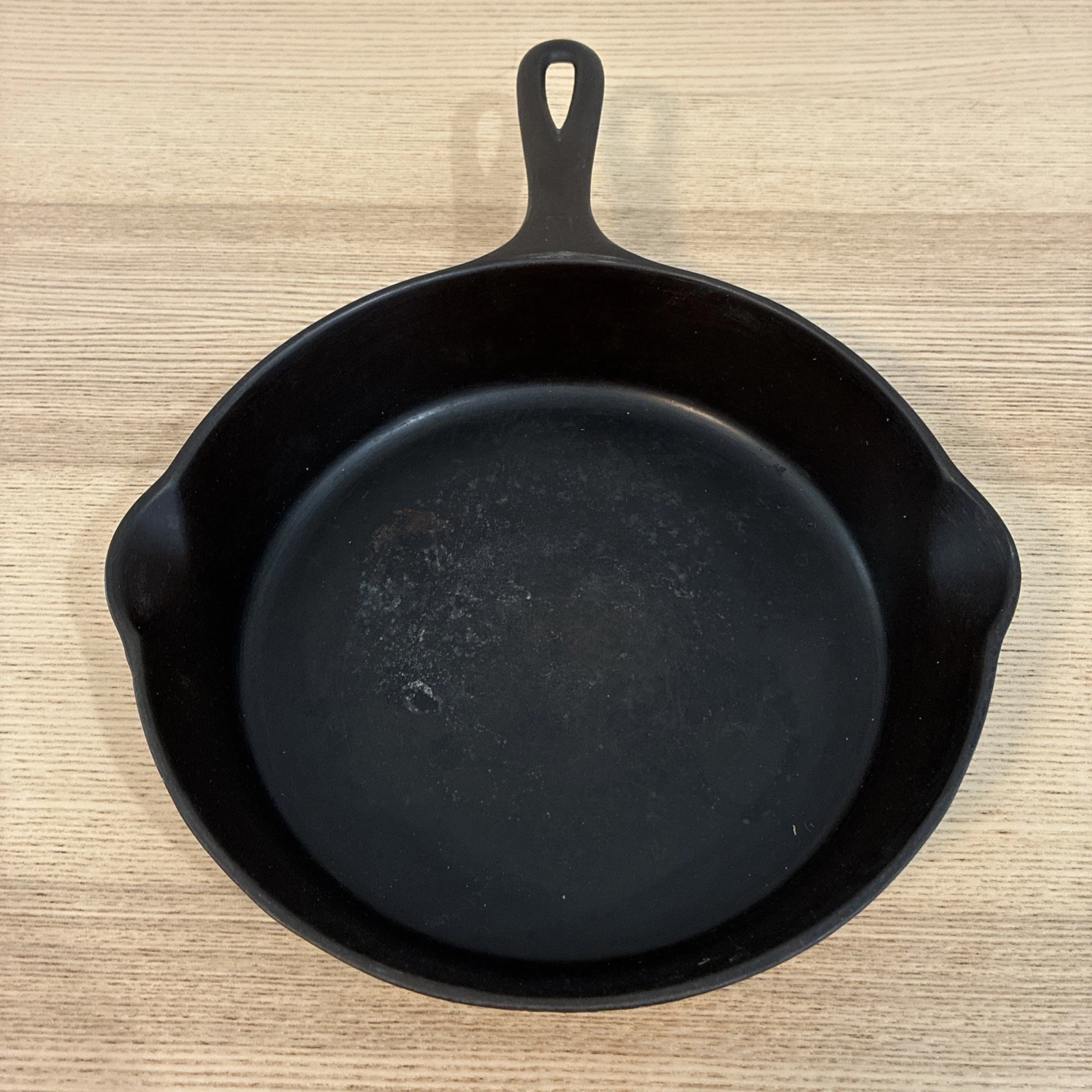 Vintage Griswold #6 small logo cast-iron skillet (Made in USA)