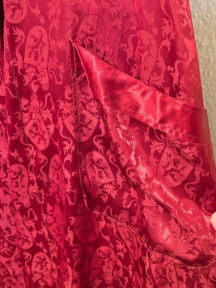 复古 20 世纪 50 年代男式长袍吸烟晚装夹克 Hugh Hefner Knights 锦缎红色 — 第 4/4 张图片