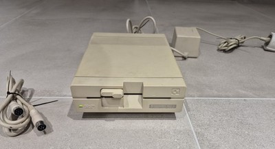 Commodore 1541-II Floppy Disk Drive C64 Laufwerk + Netzteil & Kabel LED leuchtet