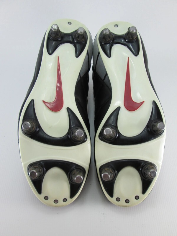 NIKE TOTAL90 black white 2002 Football Boots UK9,5 US10,5