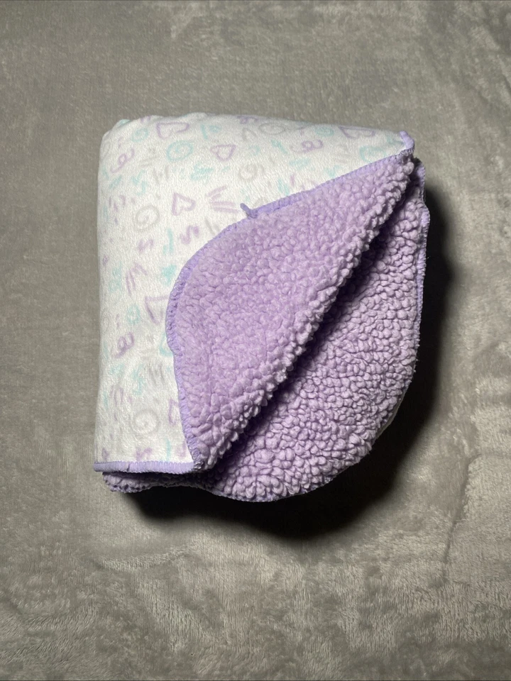 Baby Essentials Blanket White Aqua Scribble Curlicue Heart Plush Purple Sherpa - Imagem 2 de 4