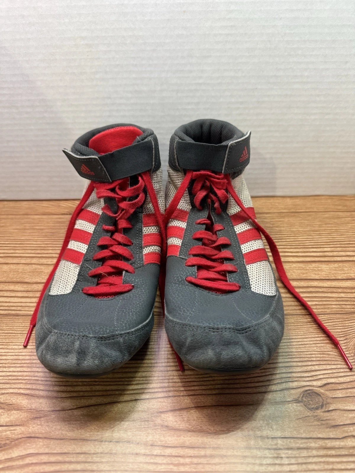 Scarpe da wrestling Adidas HVC taglia 8 grigio rosso bianco GZ8451
