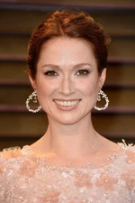 Ellie Kemper With Round Earrings 4x6 Photo Print