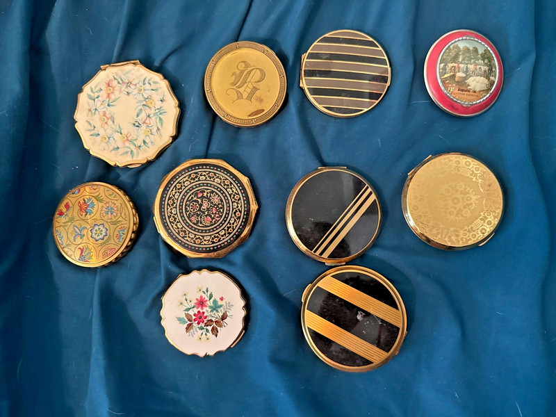 10 vintage compacts some stratton brand