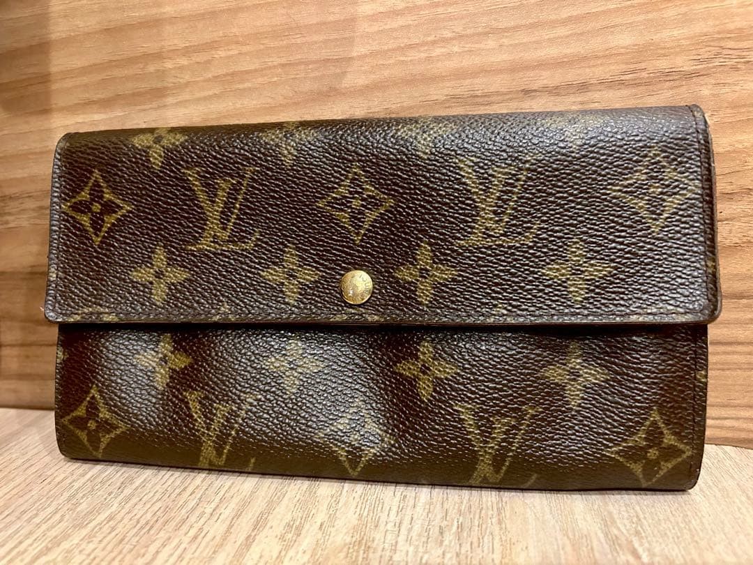 Authenticated Louis Vuitton Monogram Long Wallet … - image 1