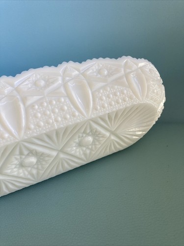 Vintage White Milk Glass Starburst Star Cut Pressed Glass Serving/Candy Dish - Picture 2 of 12