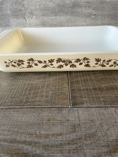 PYREX VINTAGE 1 1/4 QUART SPACE SAVER DISH/casserole GOLD LEAF ACORNS - Picture 2 of 6