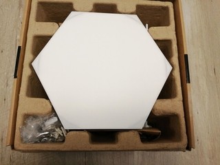 Nanoleaf Shapes Hexagon Starter Kit 9 Smarten LED Panels RGBW Modulare WLAN 1