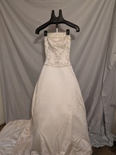 Gorgeous Ivory Wedding Dress, In Excellent Condition Size 6 USA