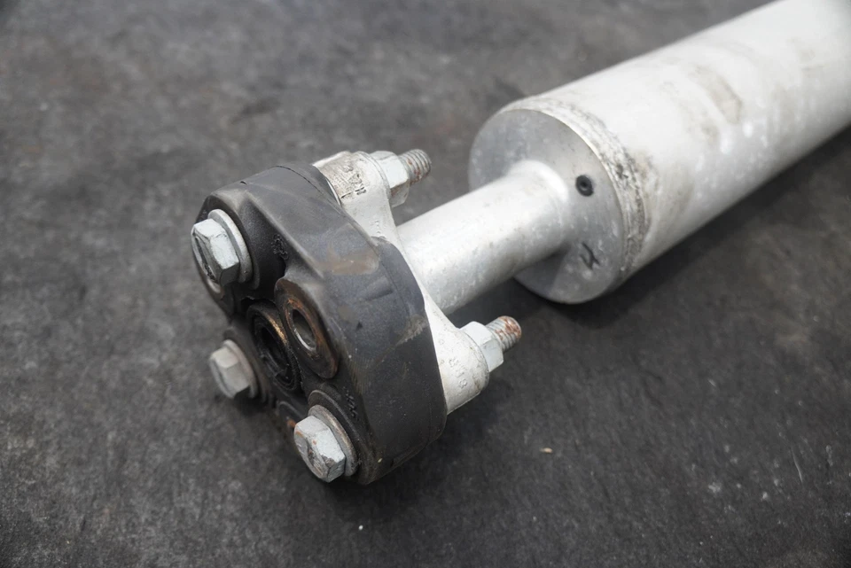 Eje de transmisión de hélice trasero 4815777 04815777 OEM Plymouth Prowler 1997-2002 Foto 3 de 4