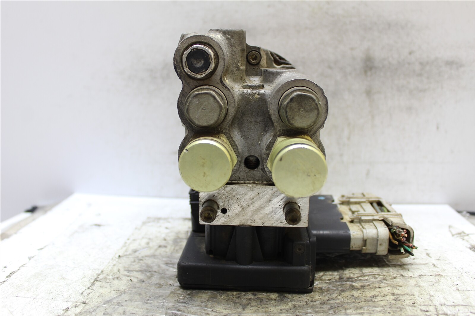 F5AC2C219AC Lincoln Town Car 9597 ABS Antilock Brake Pump Control OEM