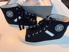 Chanel women  s 39 hi-top tennis shoes vintage excellent condition