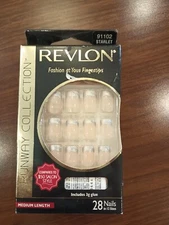 Revlon Runway Collection Medium Length Nails 28 ct. NIB #91102