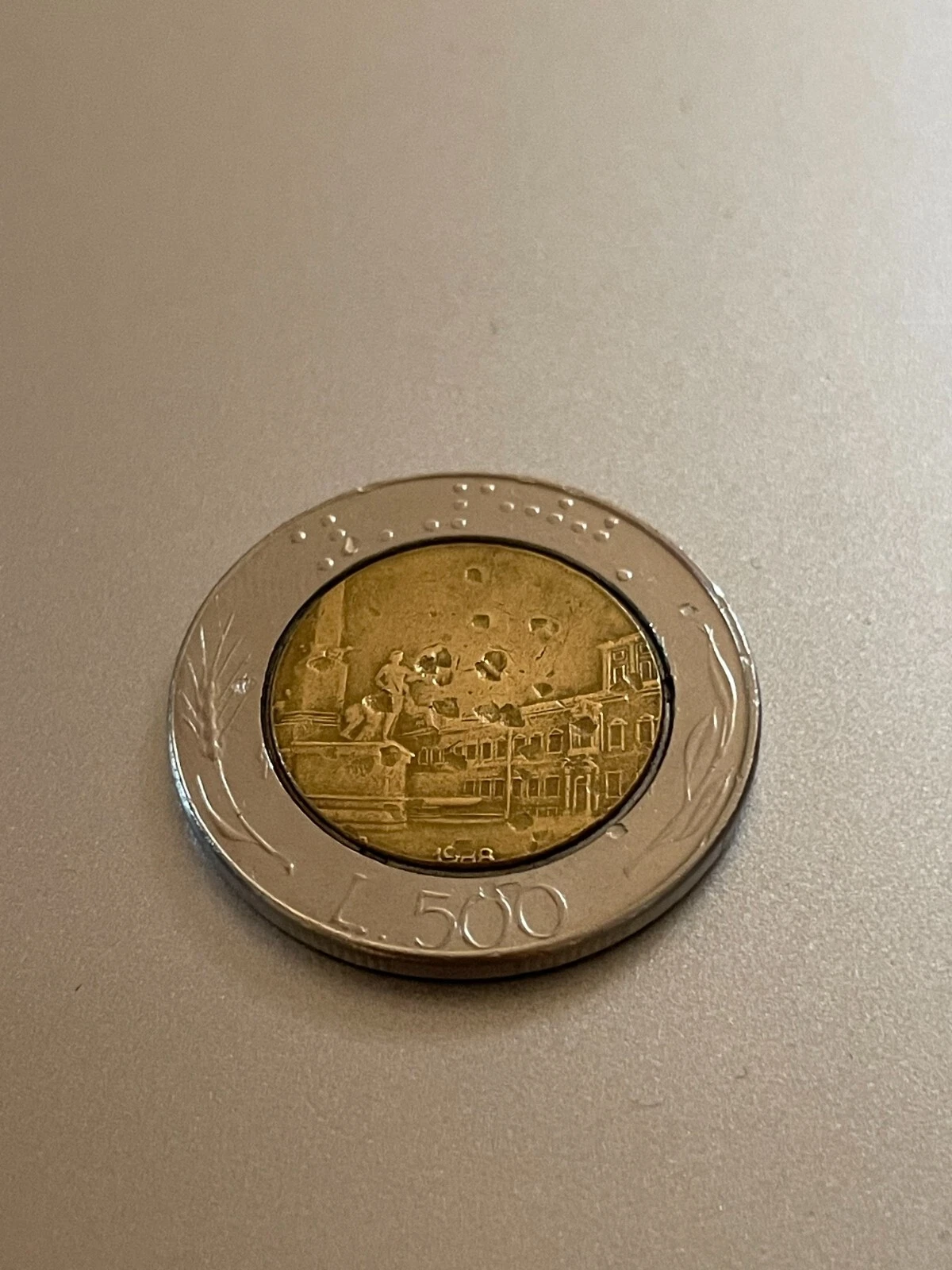 Foto 1 di 2