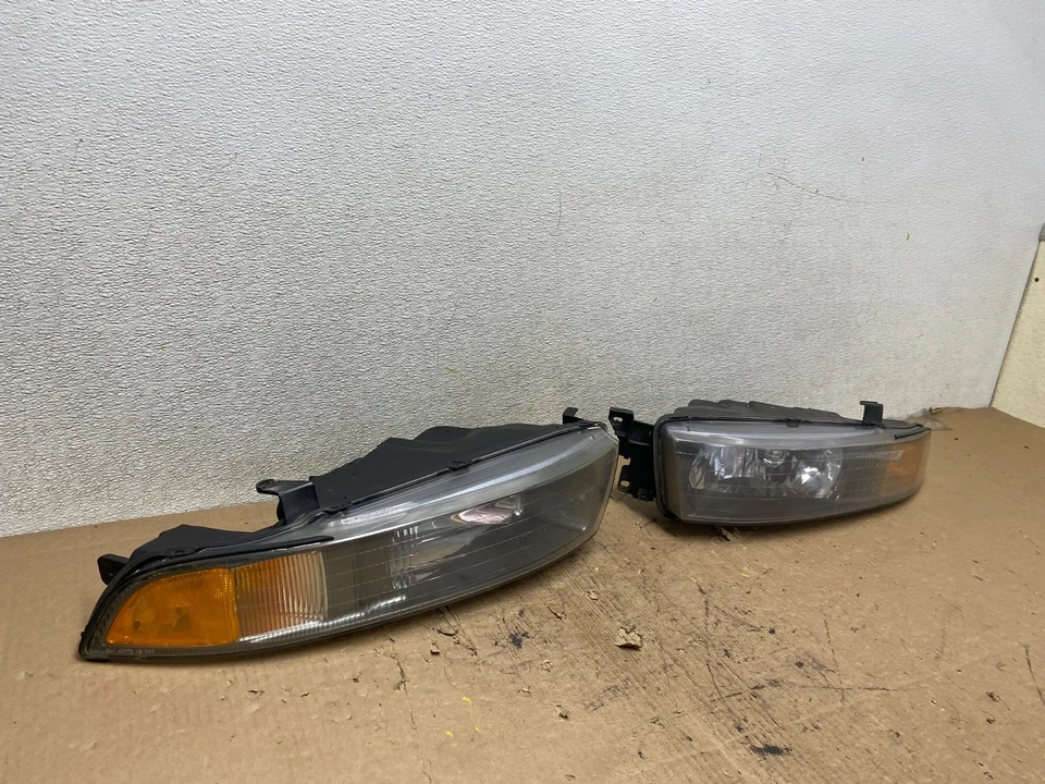 2002 to 2003 Mitsubishi Galant Left+Right Side Headlights S1896 DW - Image 3 of 4
