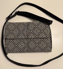 Jewell by Thirty-One woven black and white geometric crossbody bag /wallet/purse