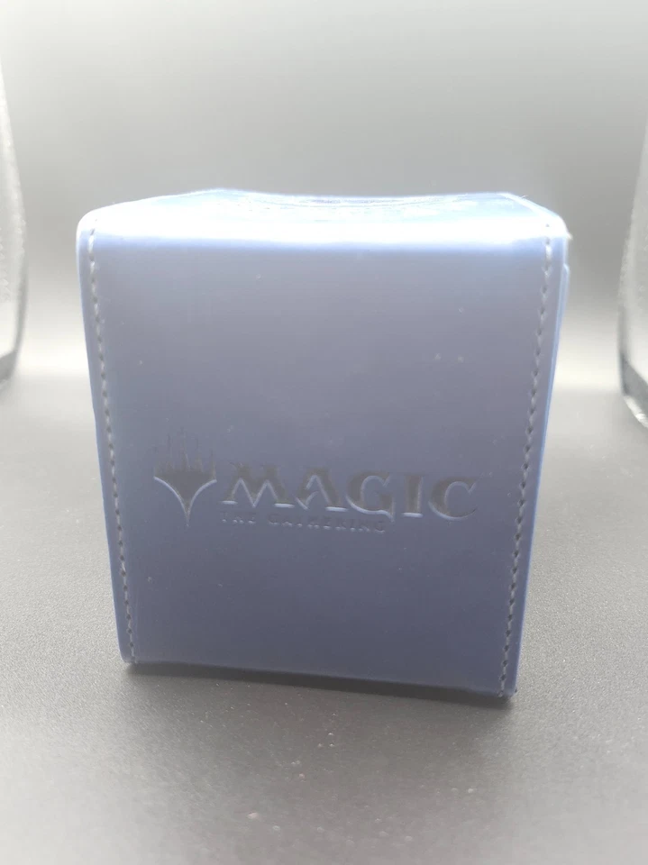 Mana 7 Island Alcove Flip Deck Box Magic: The Gathering Foil Mana Symbol - Image 2 of 4