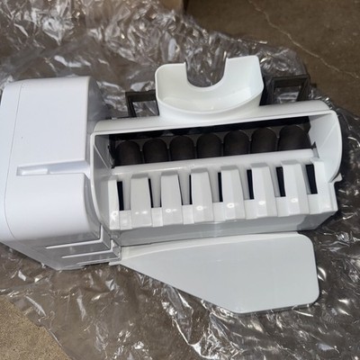 GE Refrigerator Ice Maker Assembly WR30X28731