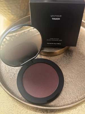 YOUNIQUE TOUCH Matter Bronzing-Puder Deep - Bild 1 von 3