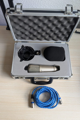 Behringer B-1 Großmembran Kondensatormikrofon Niere inkl. Koffe Windschutz XLR