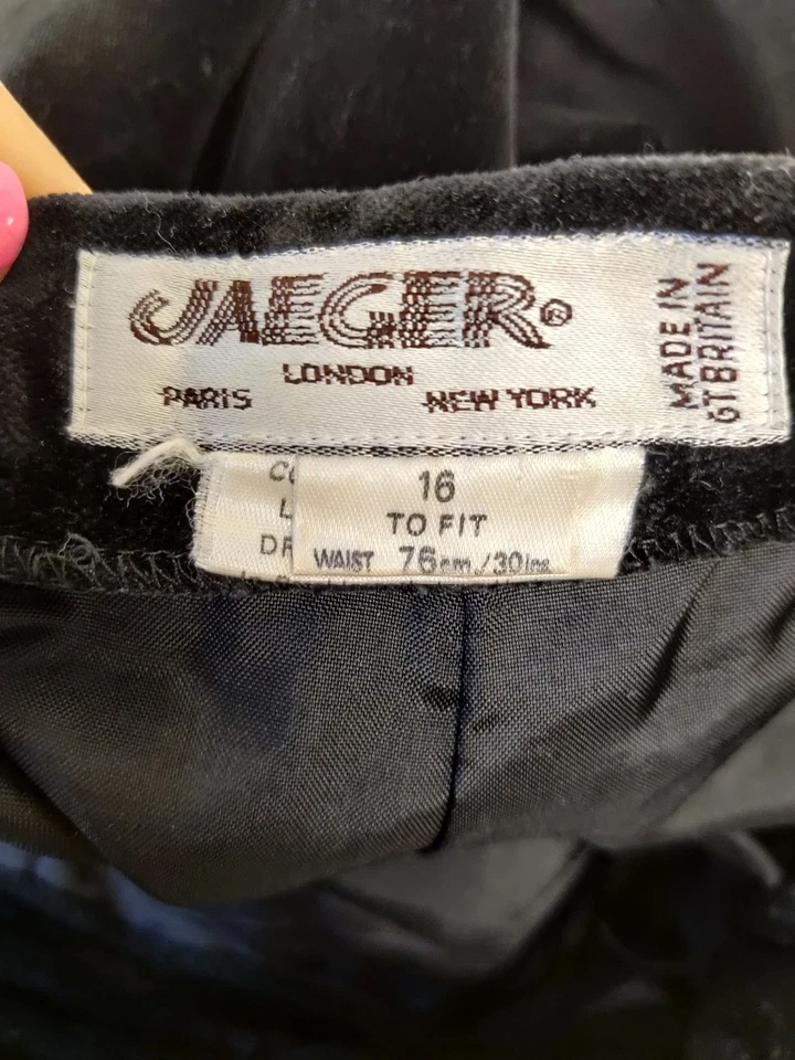JAEGER SIZE UK 14 BLACK SKIRT A-LINE FLARE VELVET OCCASION CASUAL PARTY WOMENS - Image 3 of 4