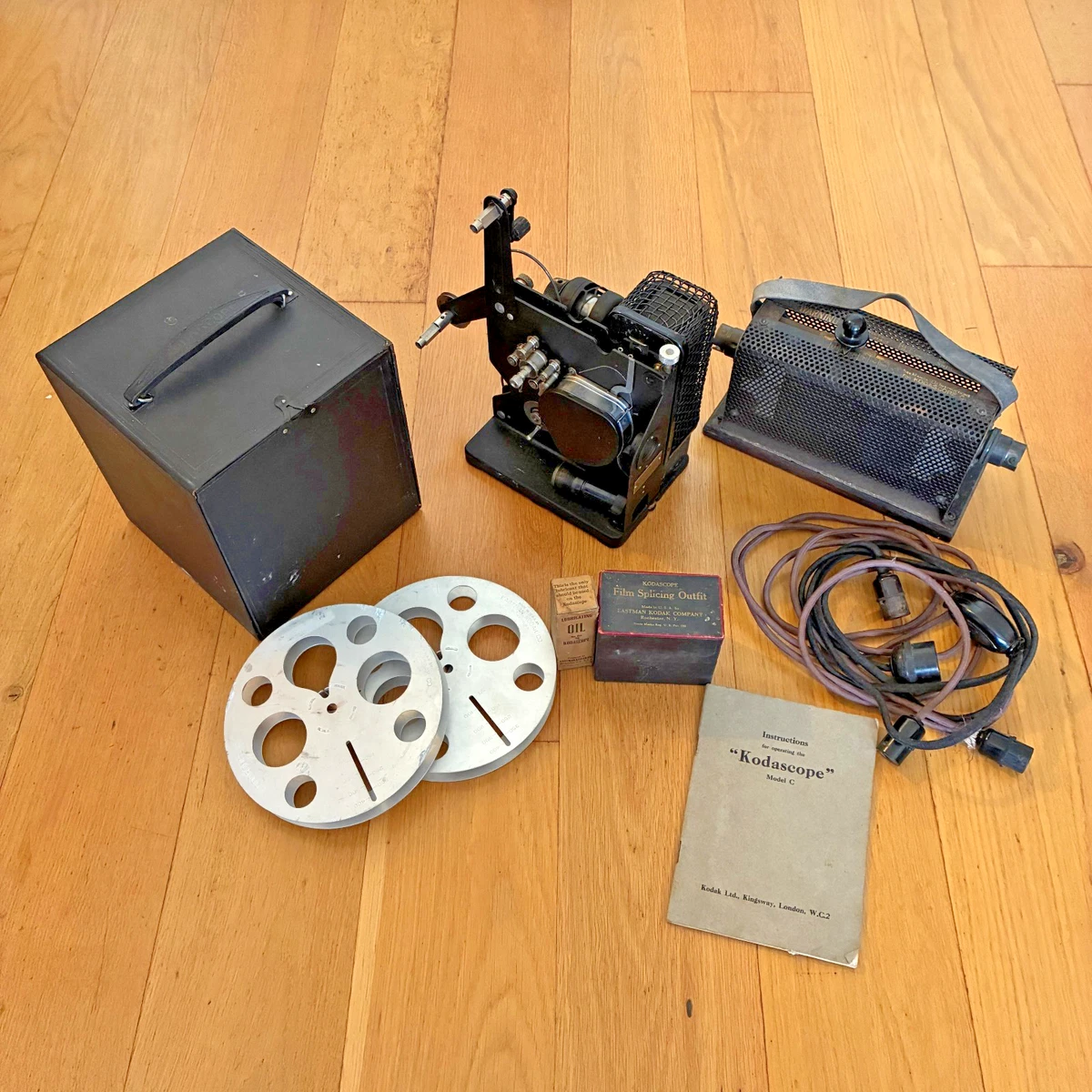 Antique 1923 Eastman Kodak Kodascope Model A 16mm projector - Antiques